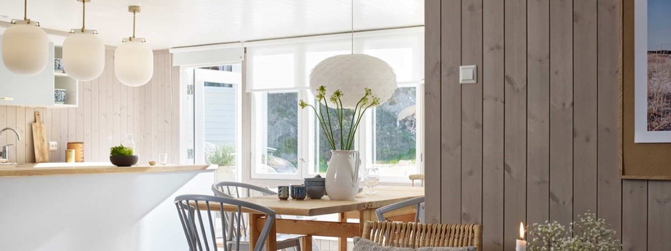 Lys og nordisk stil med panel og list fra Moelven