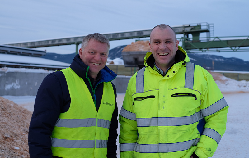 Ordfører Terje Hoffstad og daglig leder Anders Grønli er enige om at investering i ny flisterminal skaper ringvirkninger som mange får nytte av.