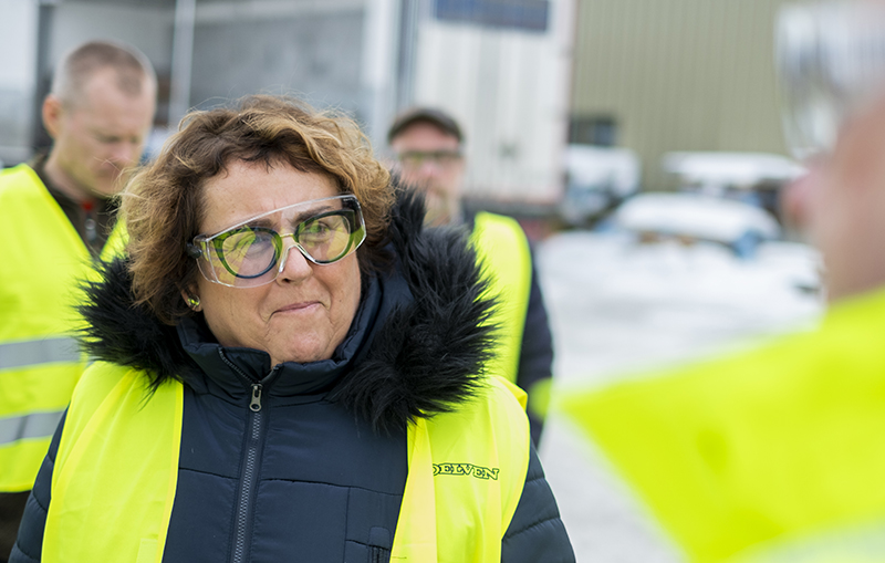 Olaug Bollestad var tirsdag hos Moelven for å legge fram regjeringens strategi for økt aktivitet i skog- og trenæringa.