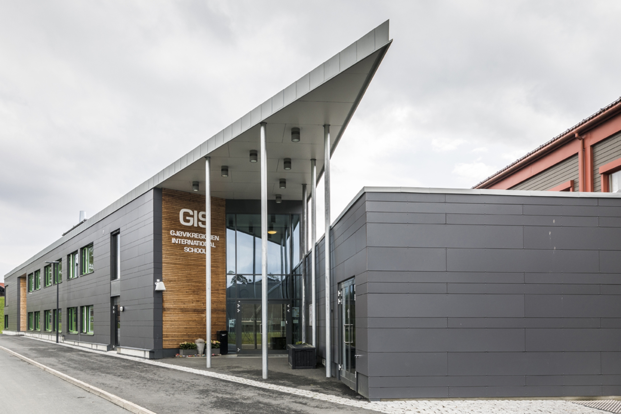 Gjøvikregionen International School bygd med moduler fra Moelven Byggmodul AS