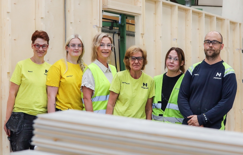 Familjen som jobbar på byggmodul i Kil