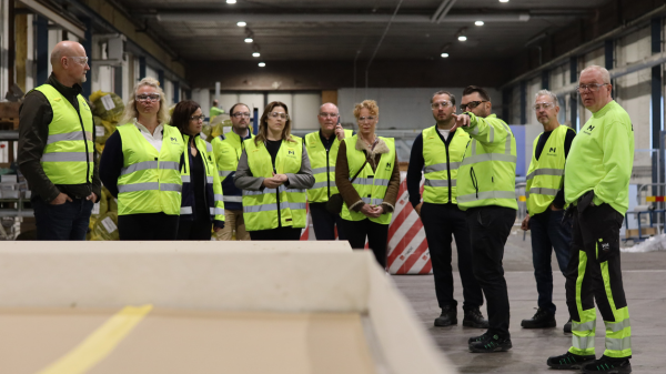Värmlandsbänken på besök hos Moelven Byggmodul AB
