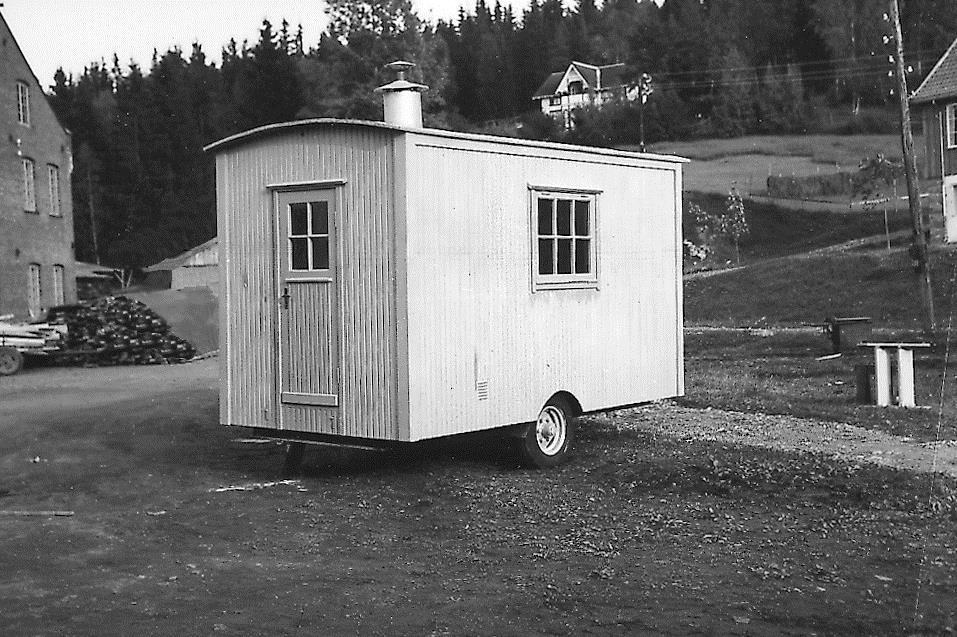 Hus på hjul producerades först på 50-talet. Utanför Moelven kallades konstruktionen Moelvenbrakka.
