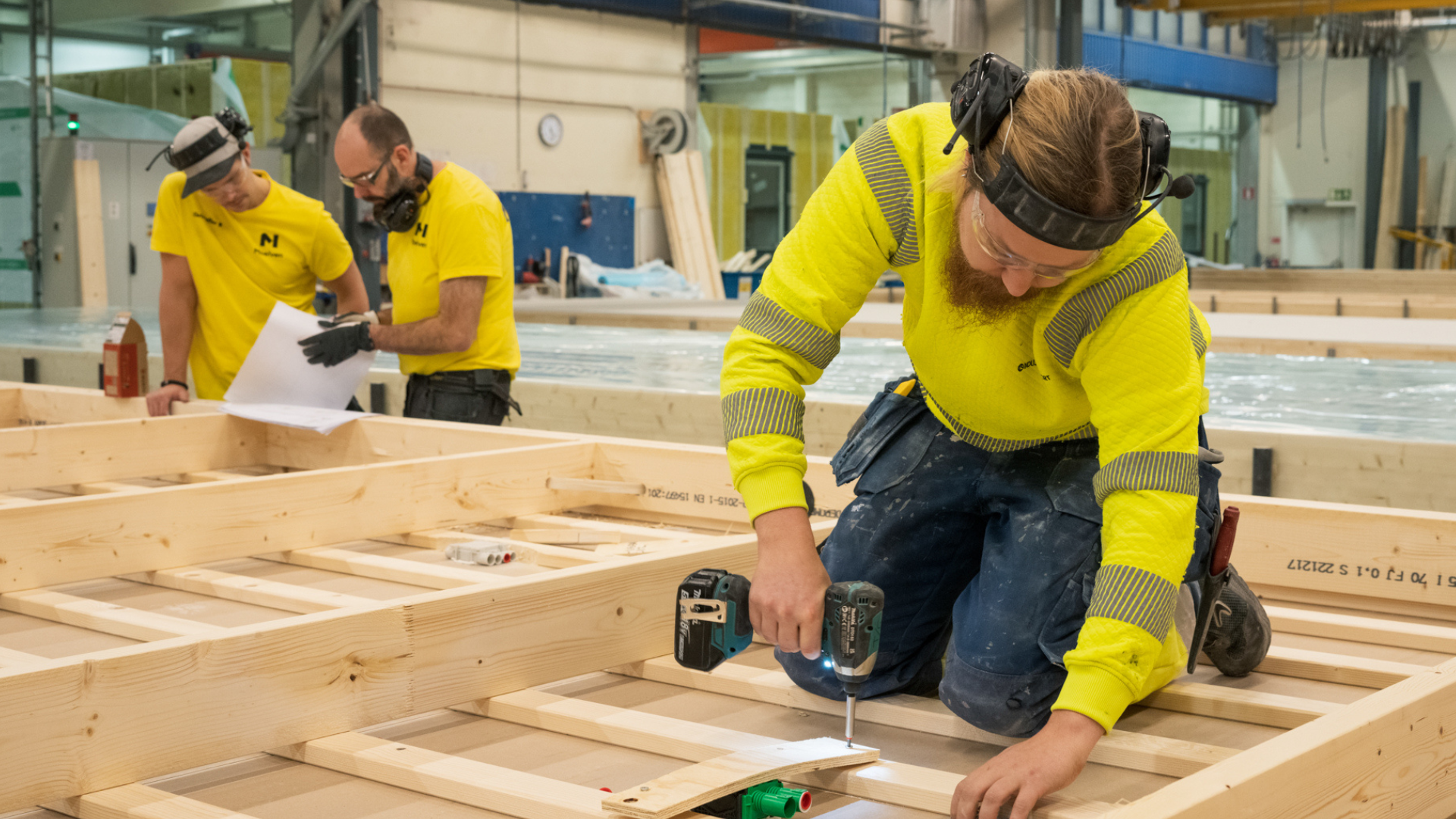 Trämoduler byggs torrt och tryggt i fabrik