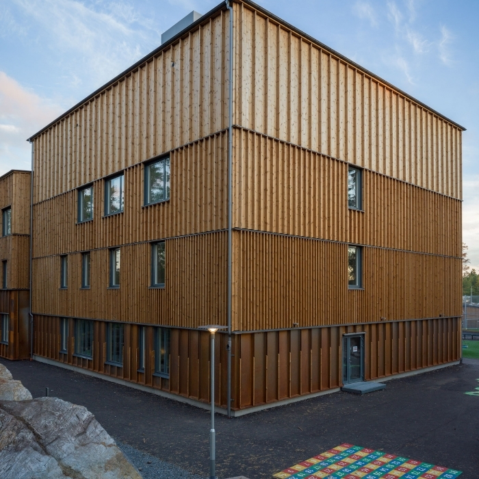 IES Charlottendal - svanenmärkt skola - i trä