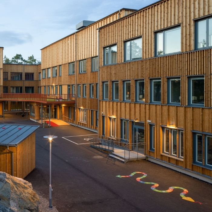 IES Charlottendal - svanenmärkt skola i trä