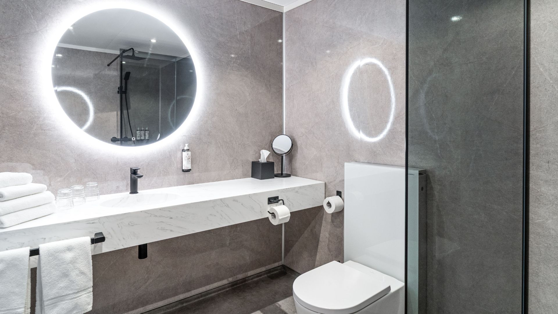 Et præfabrikeret badeværelse produceret i en byggemodul hos Moelven Byggmodul AS.