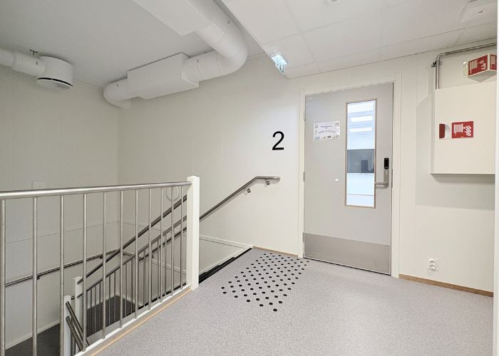 Trappeløp og korridor inn mot klasserom ved Solør videregående skole