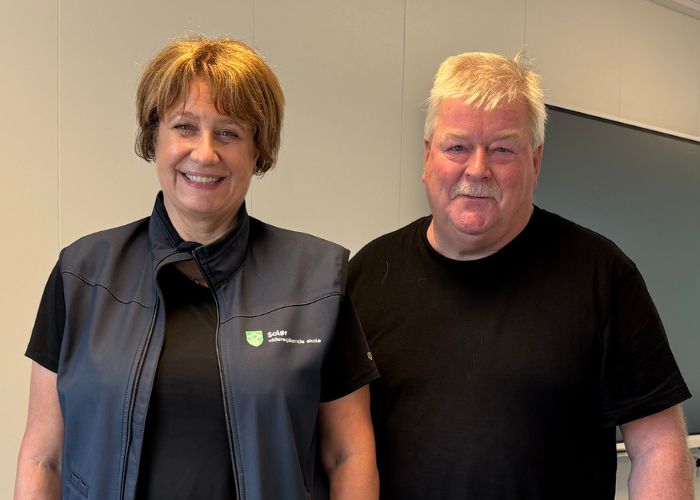Trappeløpet i en skolekorridor bygget av moduler.