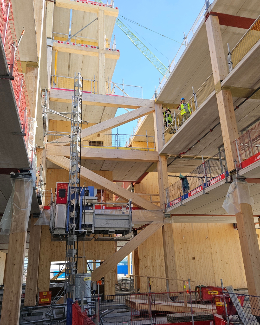 Billeder af limtræ i forskellige konstruktioner