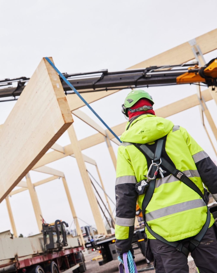 Heising av bjelke på byggeplass Elgiganten