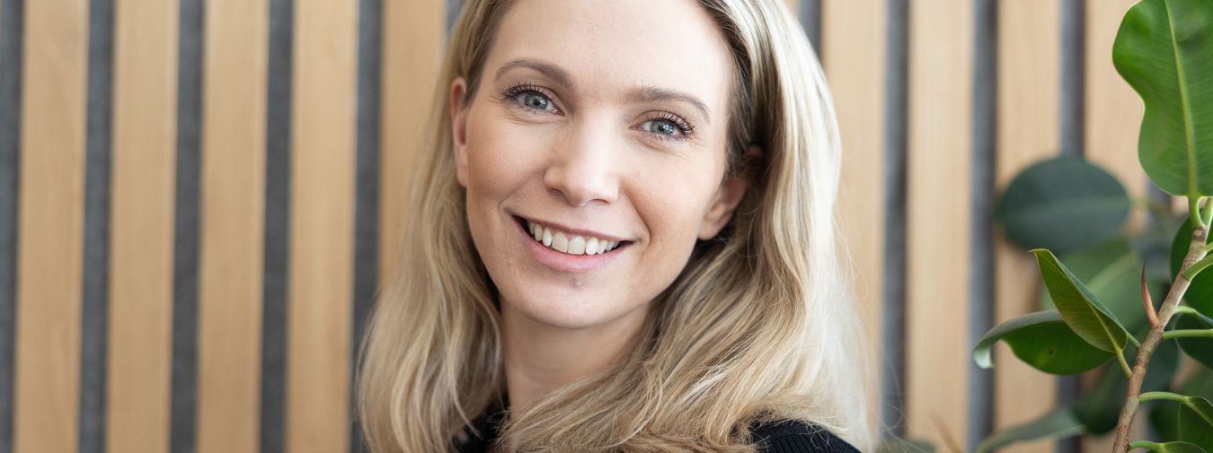 Dame med klart blikk på systeminnrening