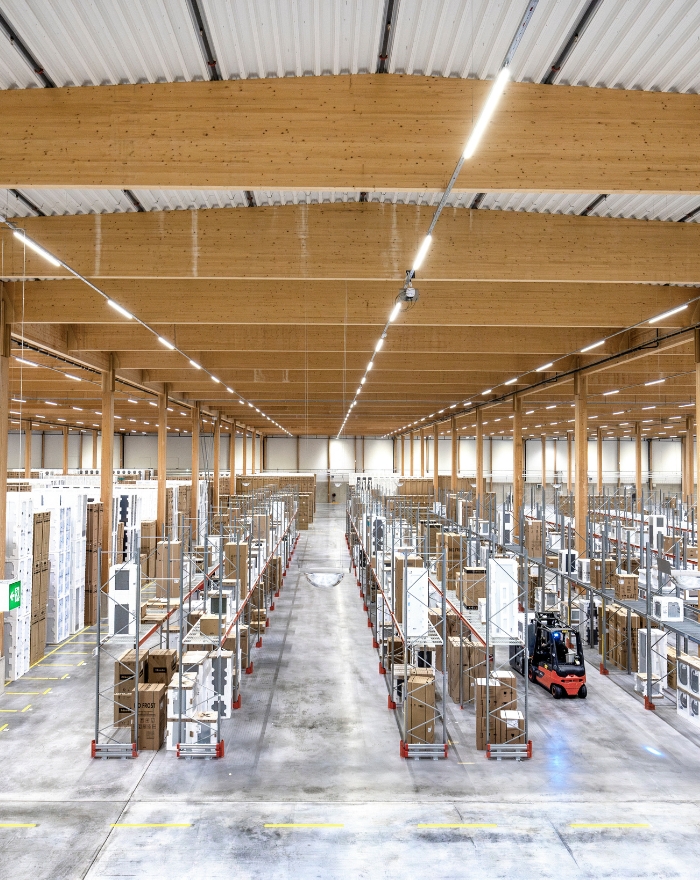 inuti lager, elgiganten, stomme av limträ