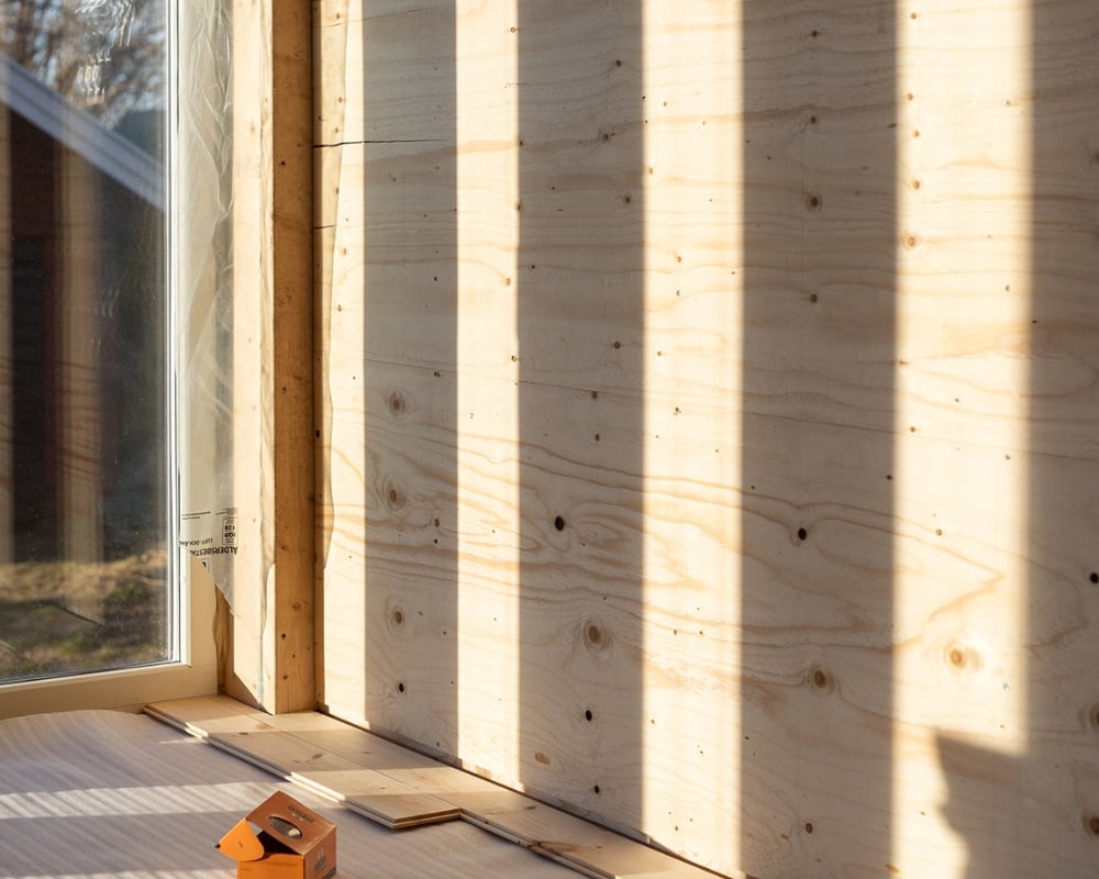 Plywoodskivor uppsatta 