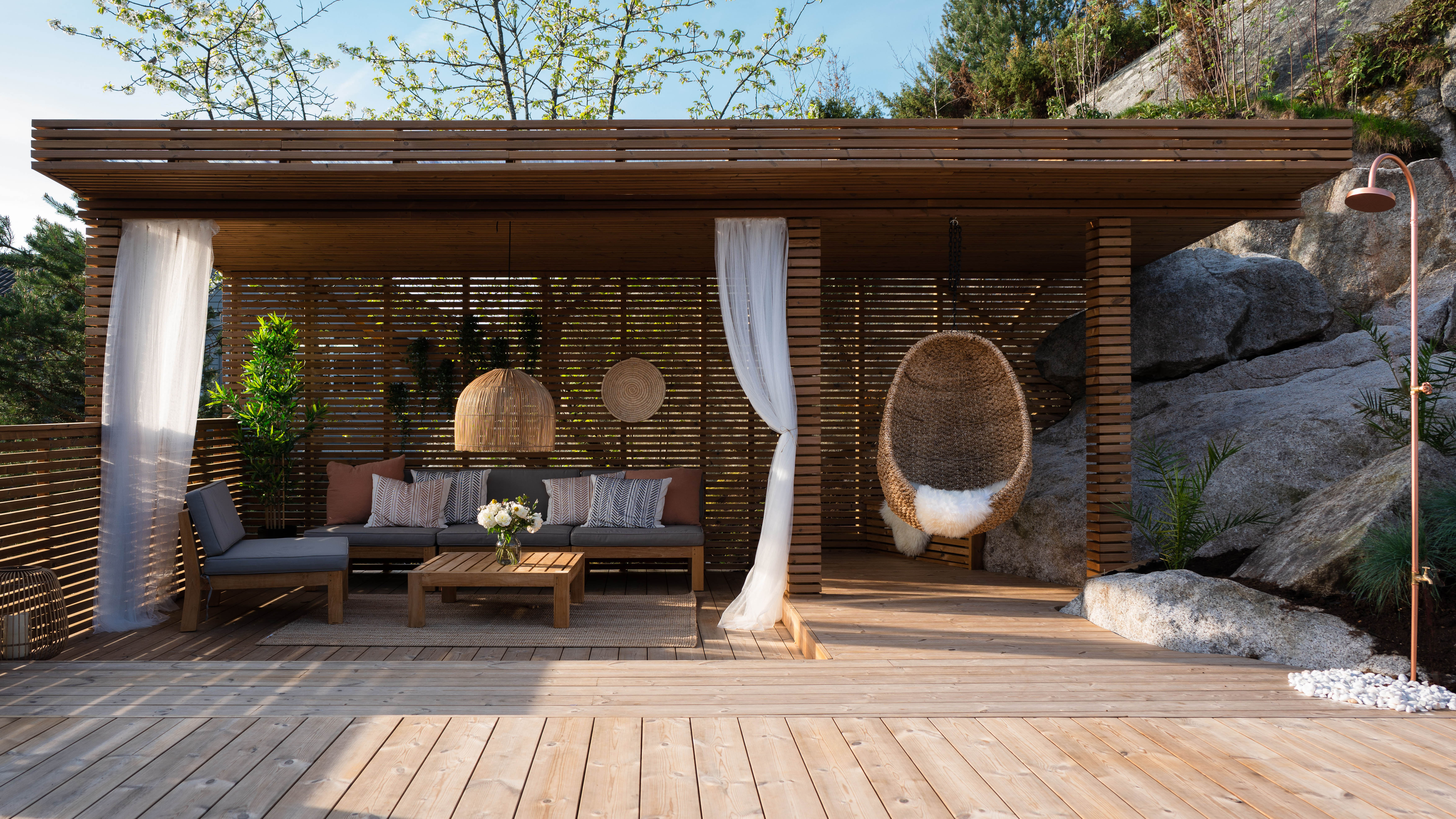 Pergola på en altan byggd med ThermoWood