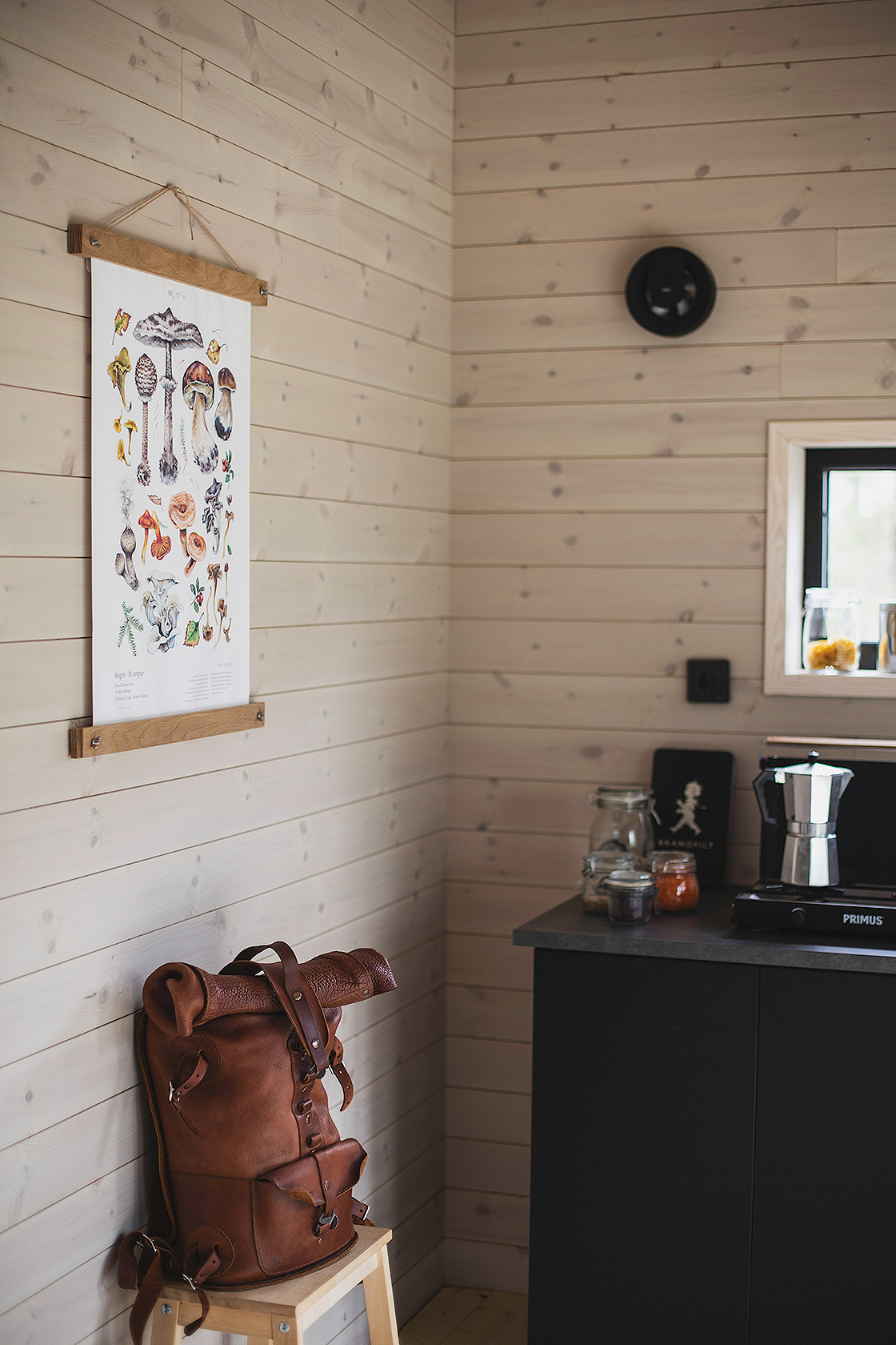 Stilla Morgondis ger rummet en luftigt atmosfär.