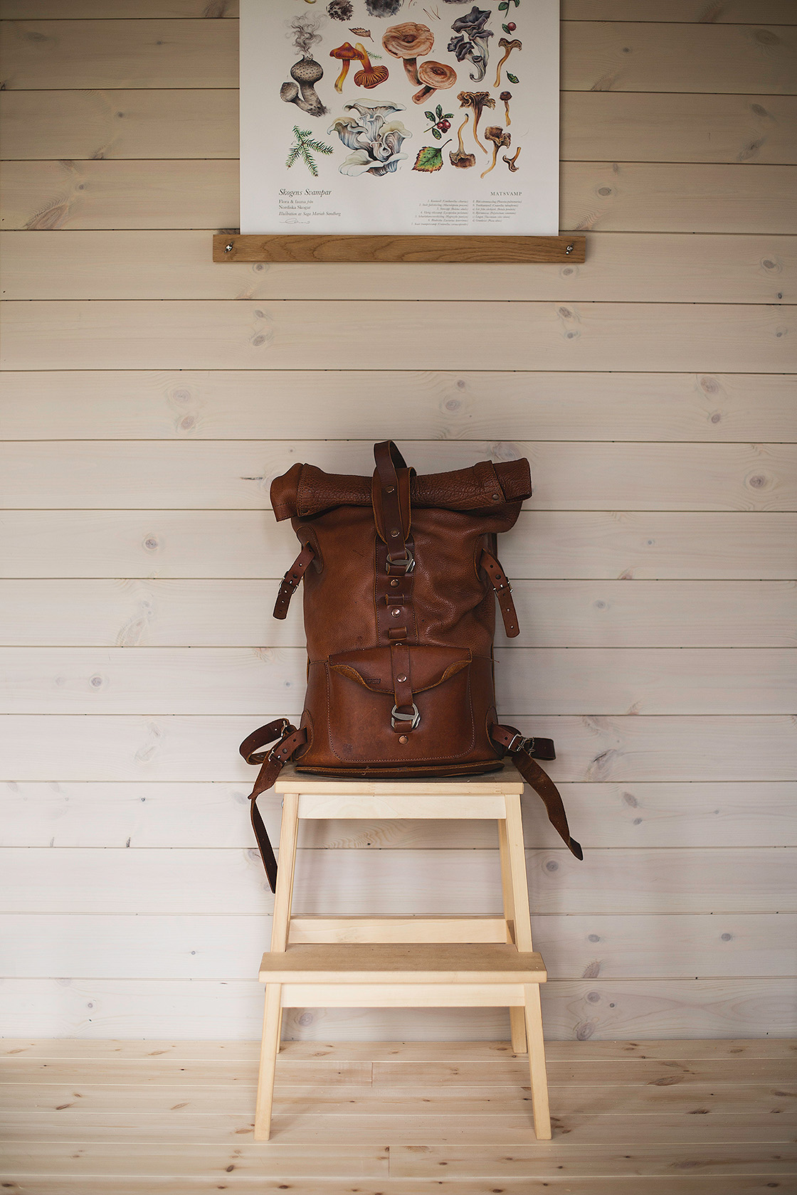 Liggande panel passar bra i storstugan som har en generös takhöjd.