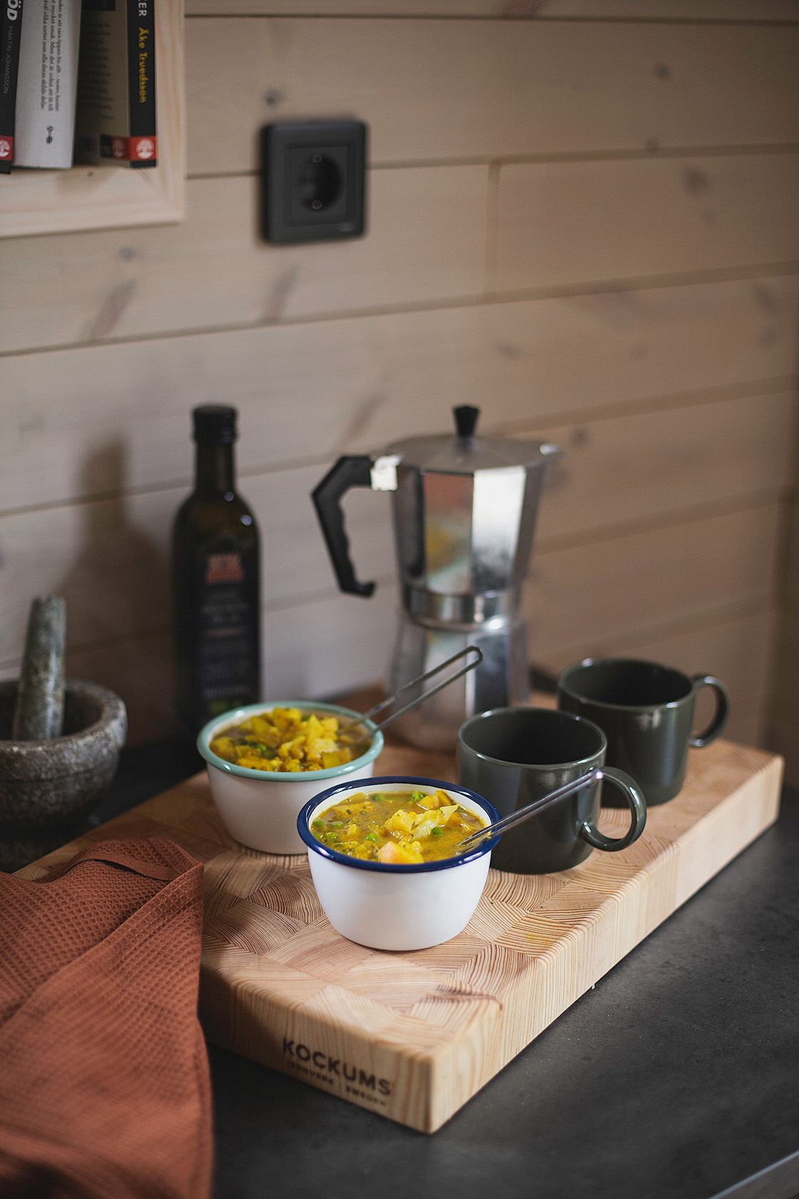 Tänk dig lugnet av en kaffe i avkopplande miljö.