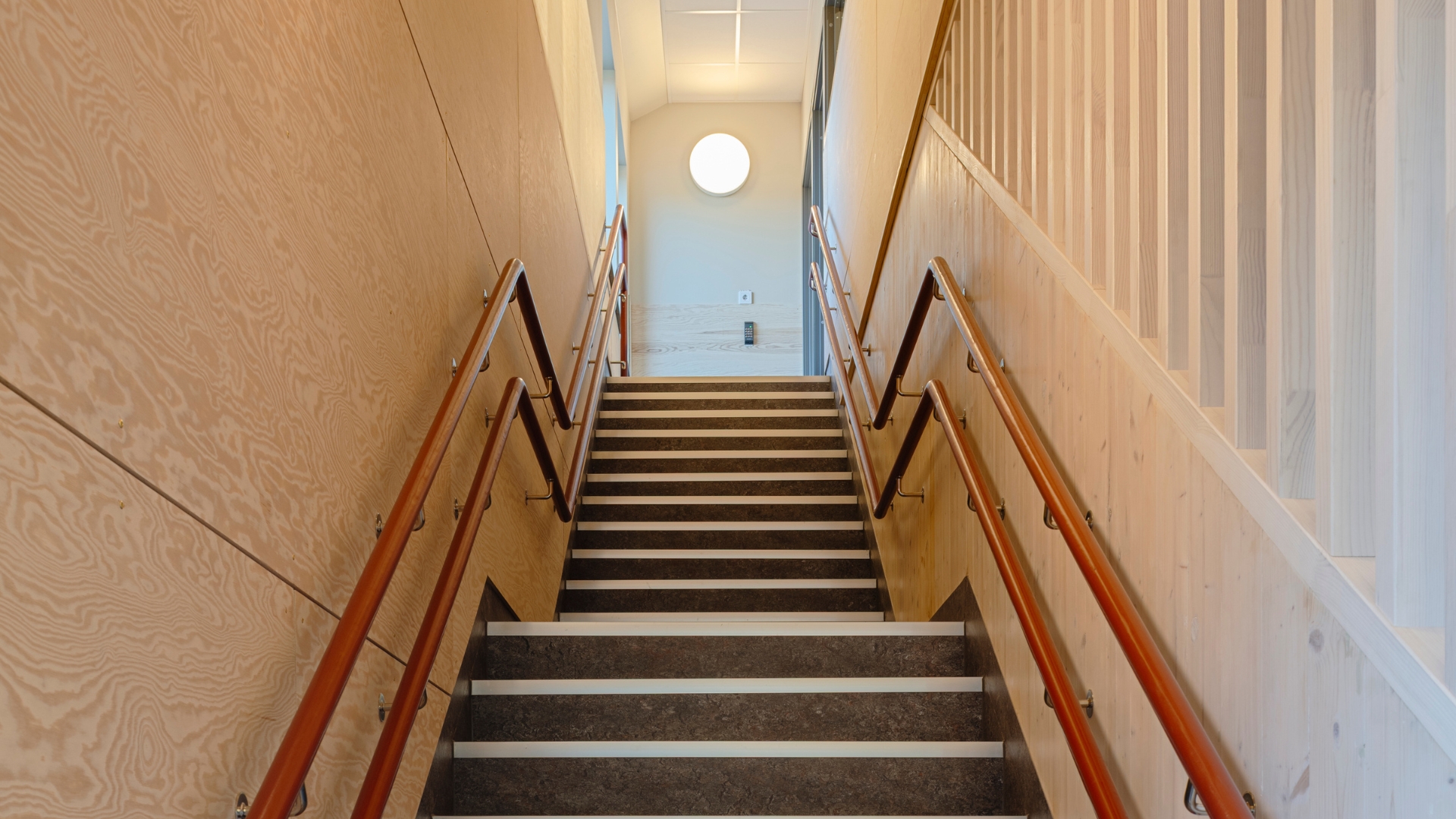 Liggande Studiopanel i trapphus