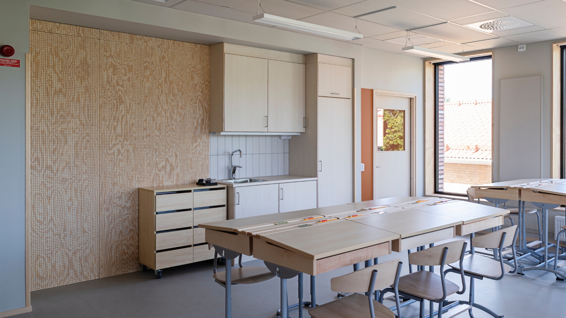 Vägg klädda med Perforerad Studiopanel.
