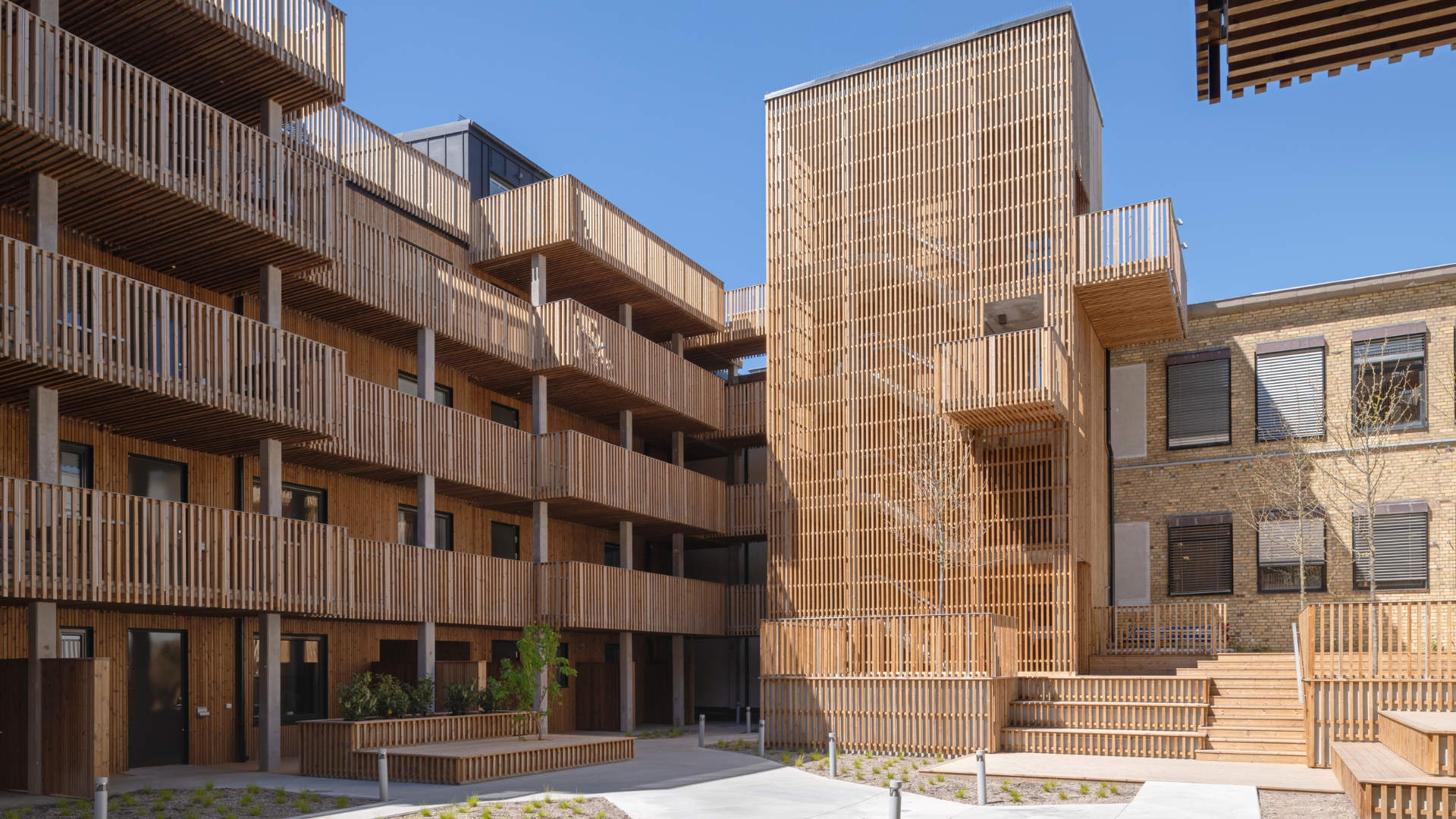 Fasad av ThermoWood med Vattenfast brandimpregnering.