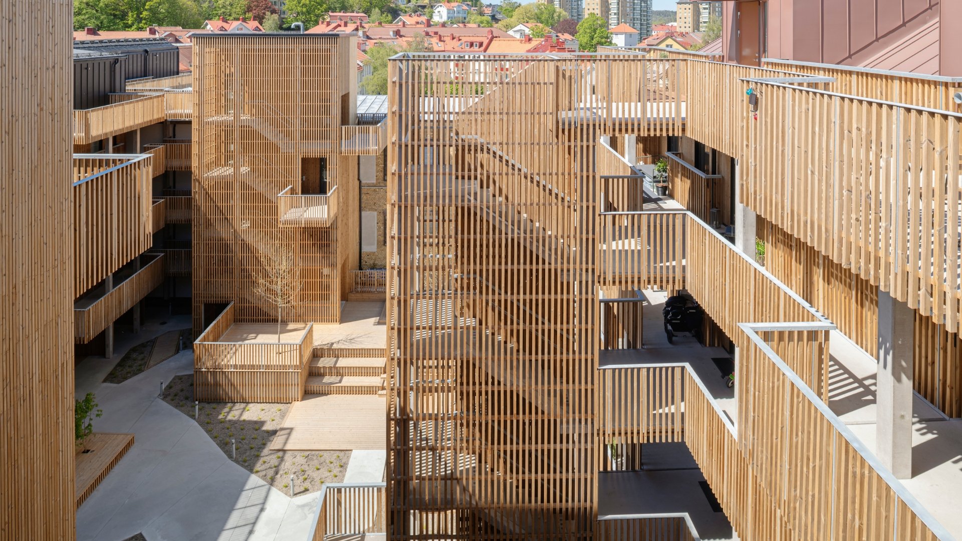 Fasad av ThermoWood med Vattenfast brandimpregnering.
