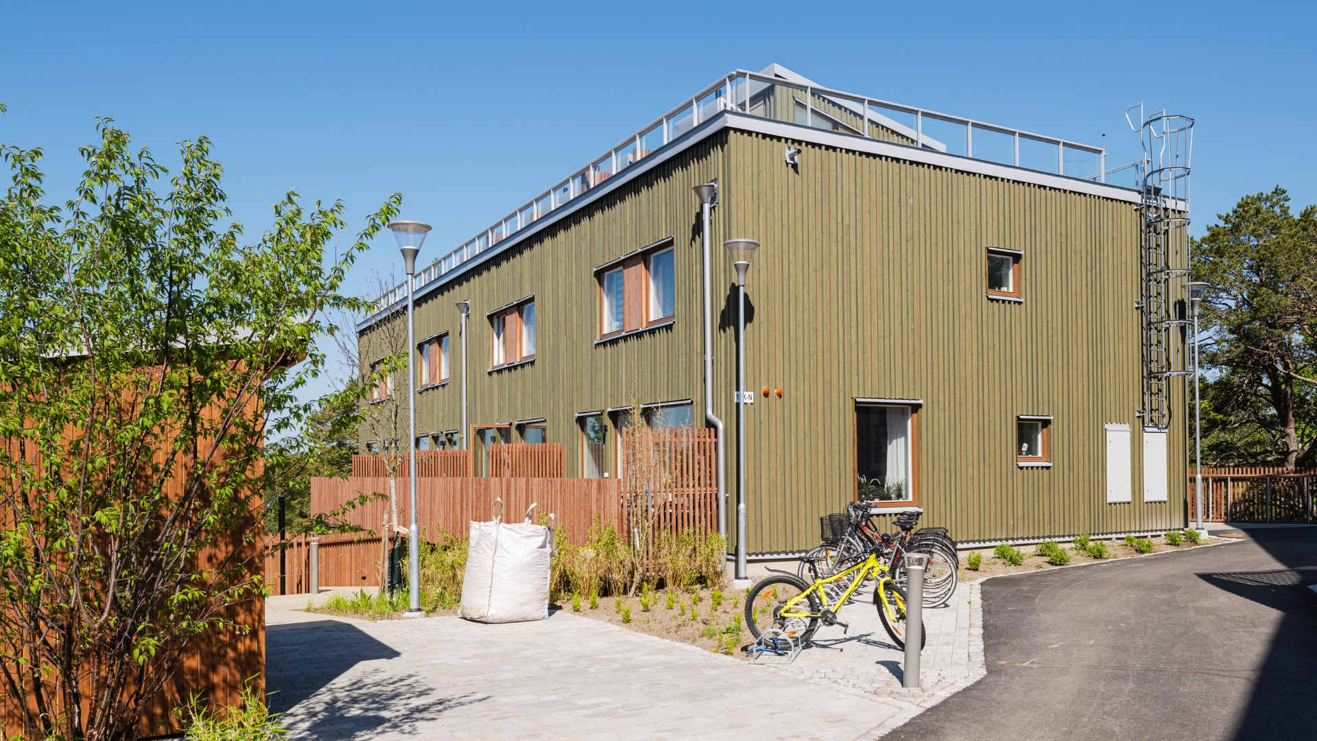 Fasad av ThermoWood med BT PIgment grön.