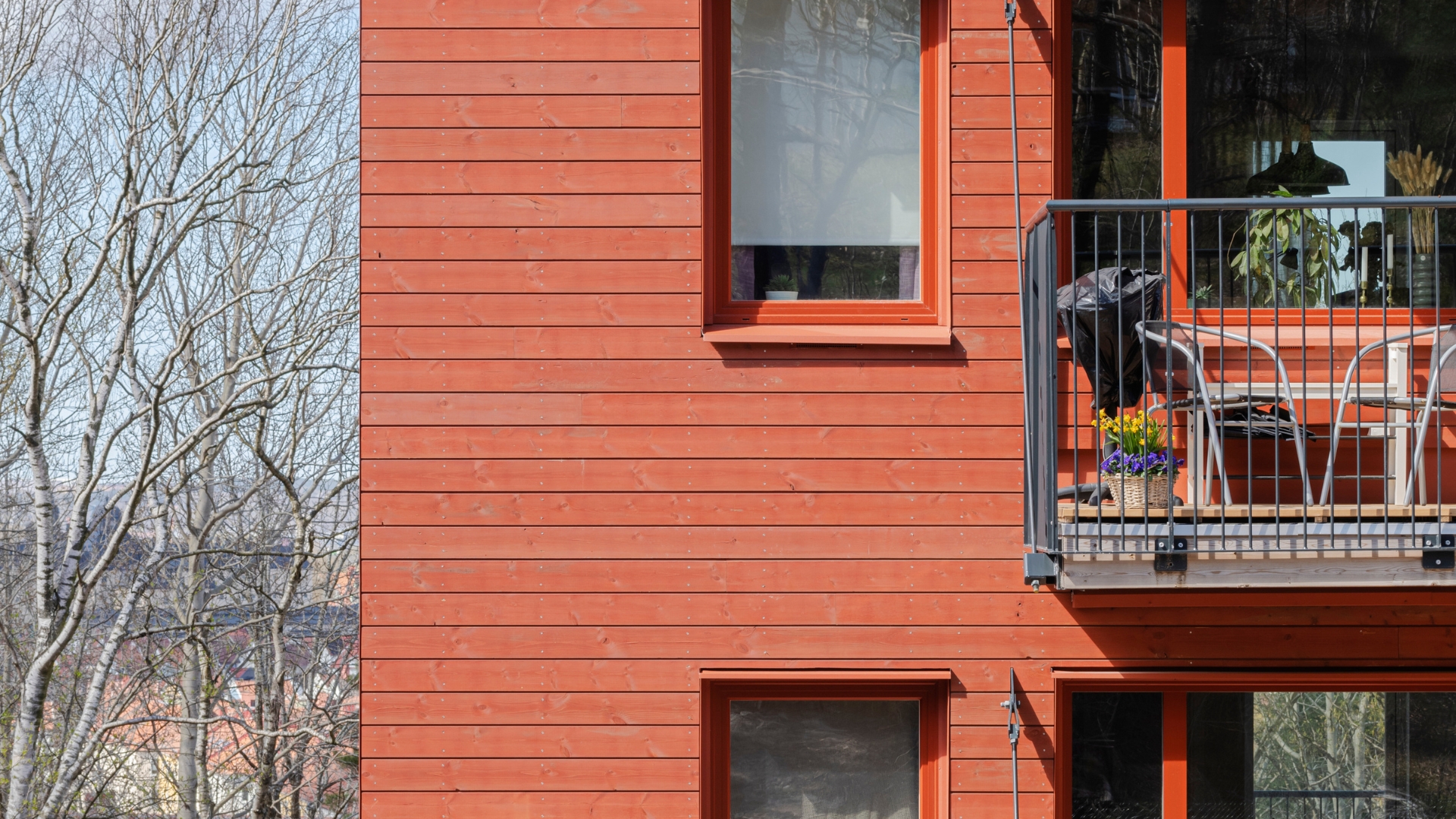 Fasad av ThermoWood med BT Pigment Röd