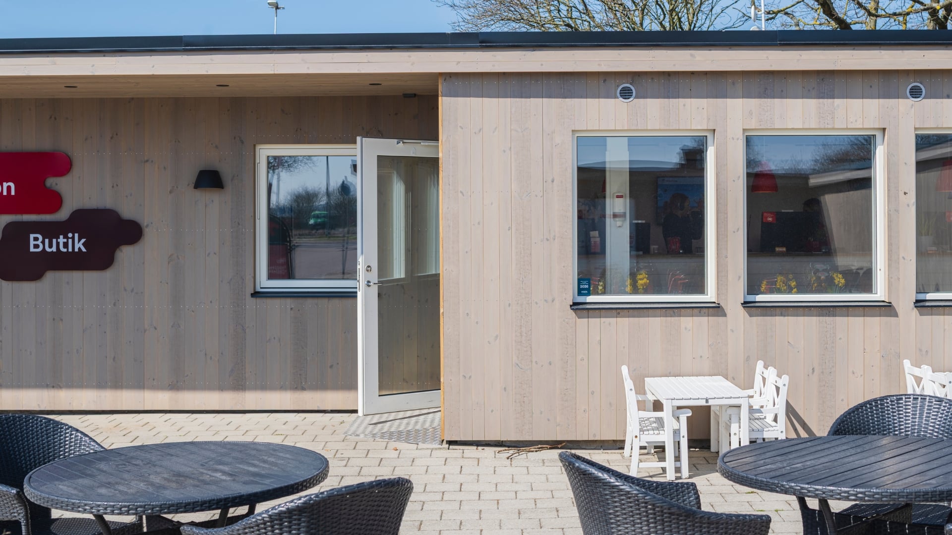 Fasad med panel av ThermoWood med  KulörOlja Silver