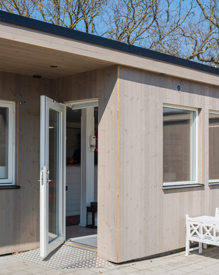 Fasad med panel av ThermoWood med KulörOlja Silver