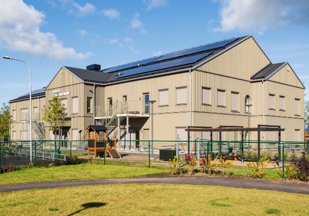 Fasad av grönpigmenterad ThermoWood