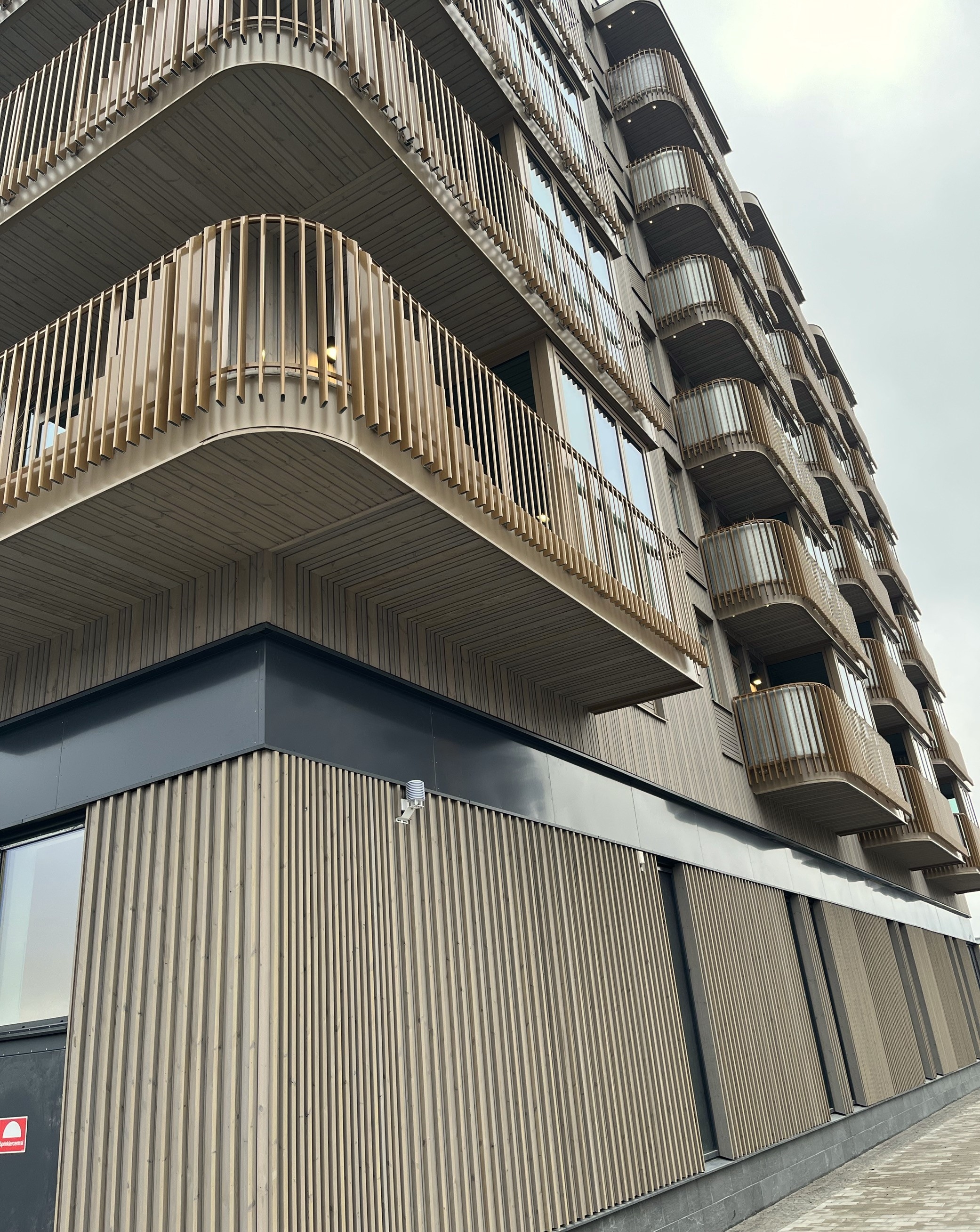 Fasad klädd med ThermoWood BT Pigment Silver