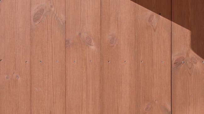 Fönster tillsammans med panel av ThermoWood BT Pigment Silver