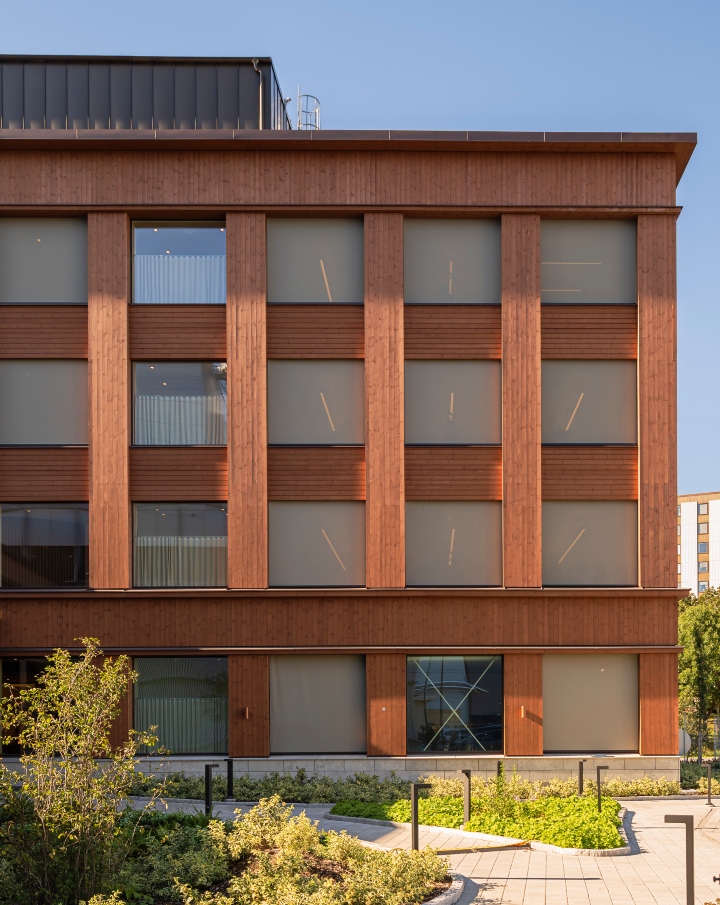 Fasad av ThermoWood BT Pigment Naturbrun