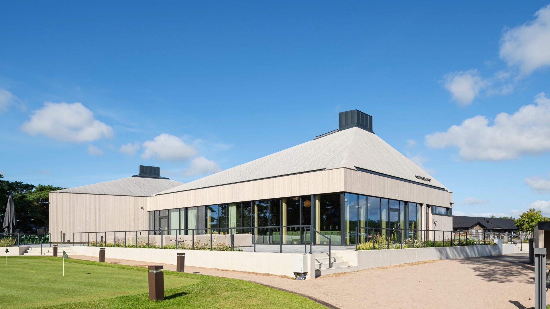 Fasad av ThermoWood med Premiumolja Patinagrå
