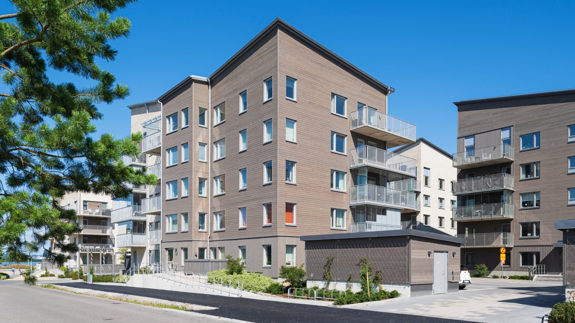 Fasad av ThermoWood BT Pigment Patinagrå