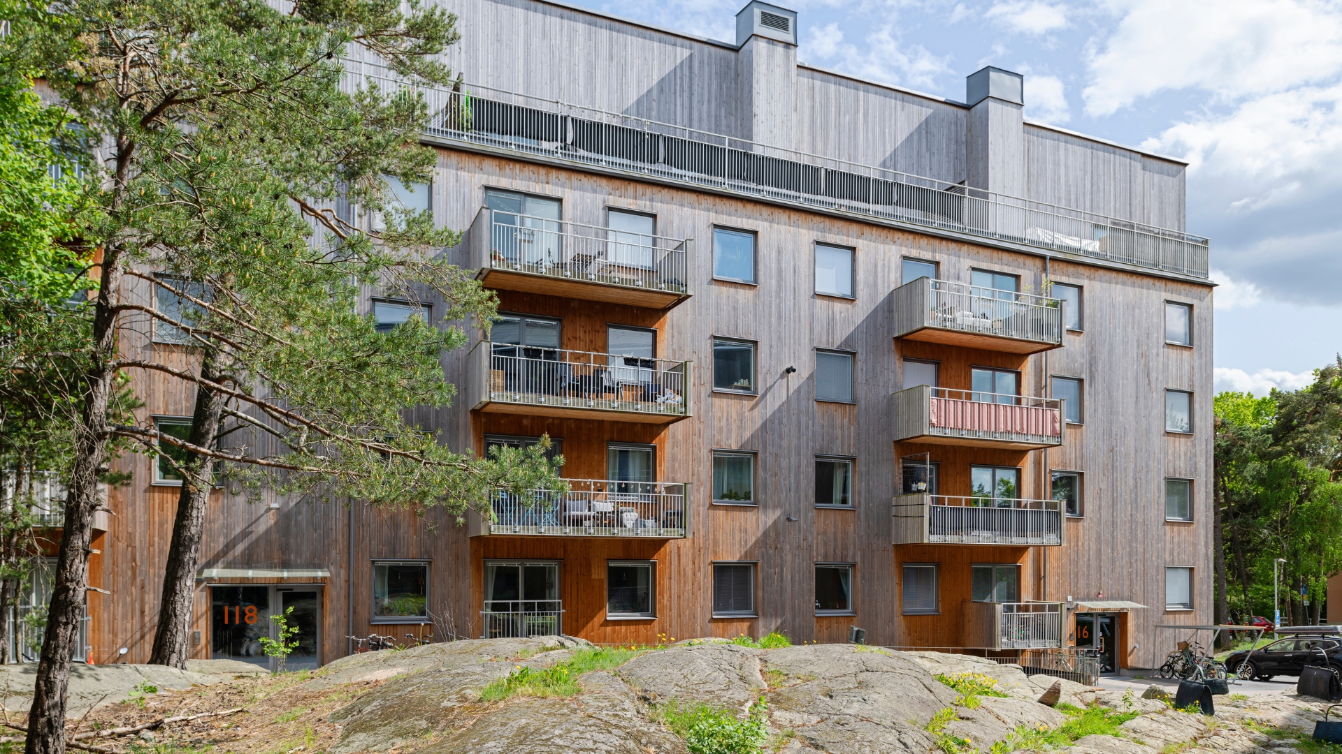 Flerbostadshus med fasad av ThermoWood.