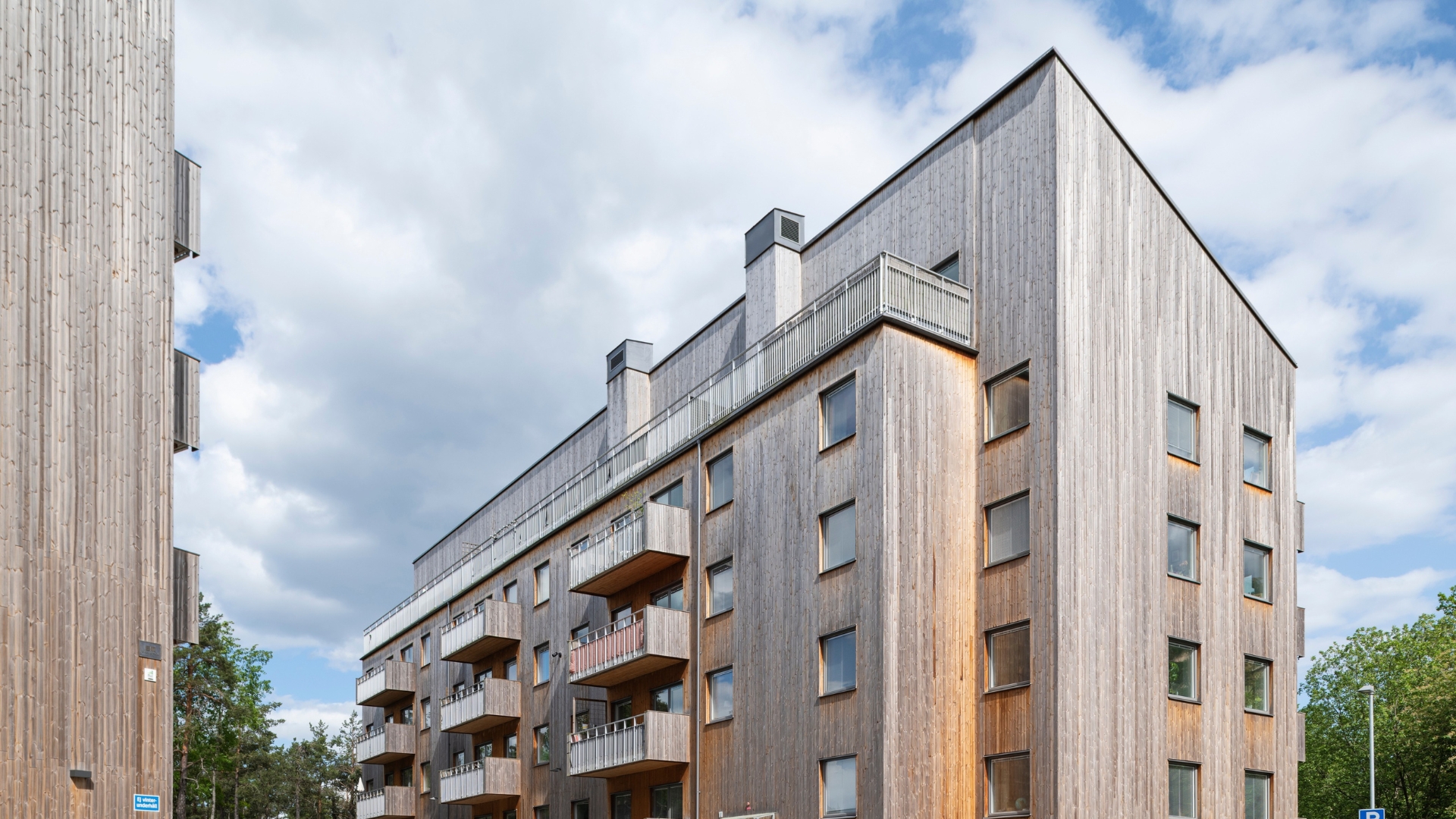 Flerbostadshus med fasad av ThermoWood.