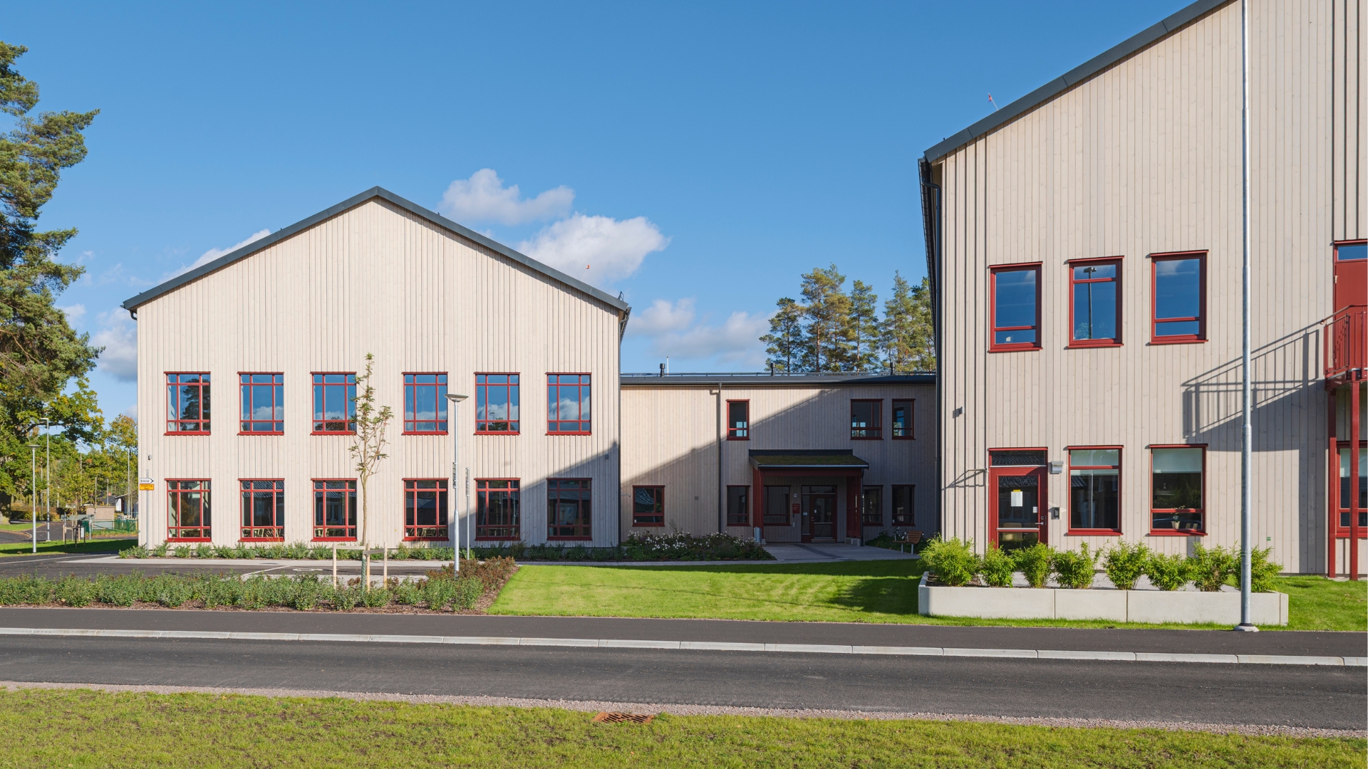 Fasad med panel av ThermoWood med Premiumolja Patinagrå