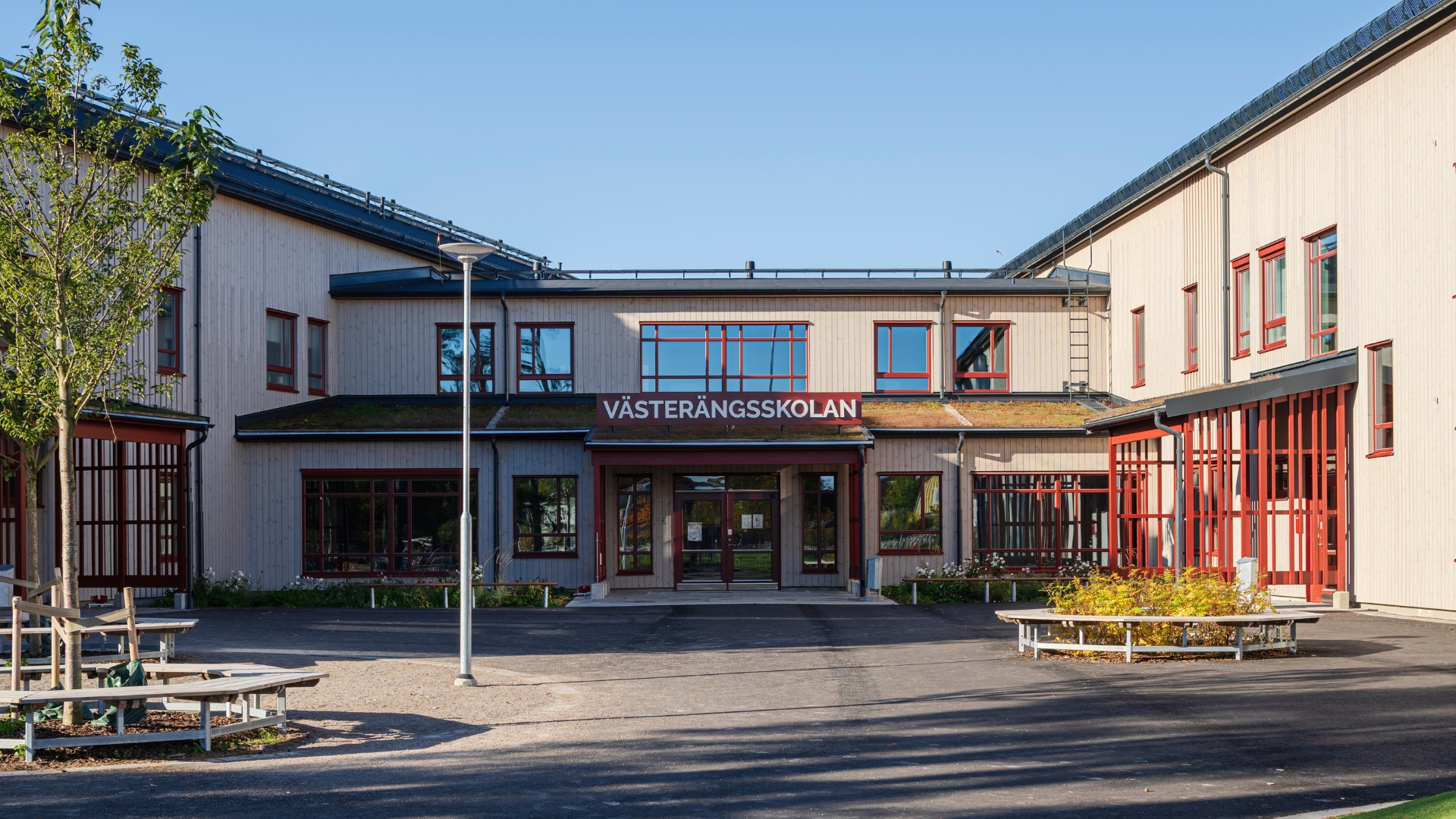 Fasad med panel av ThermoWood med Premiumolja Patinagrå