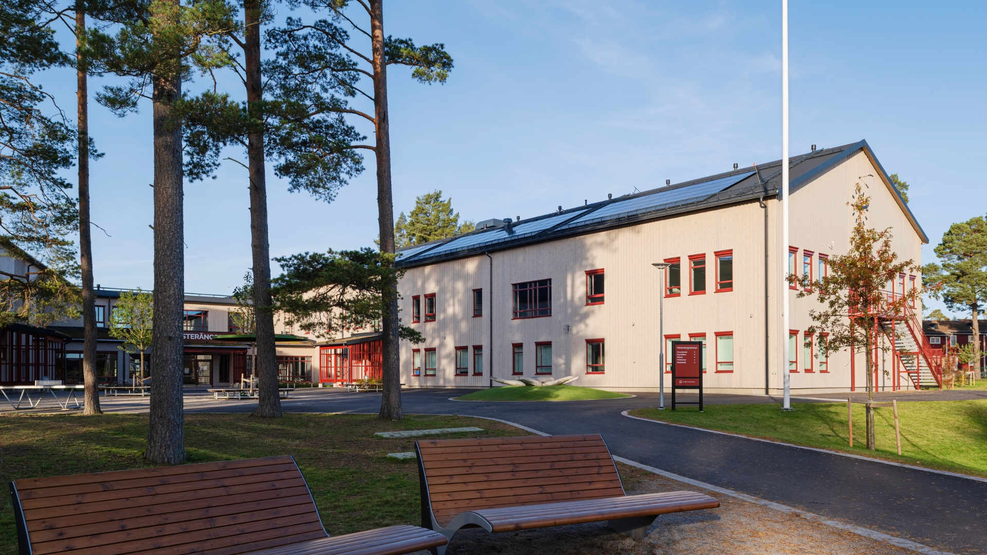 Fasad med panel av ThermoWood med Premiumolja Patinagrå