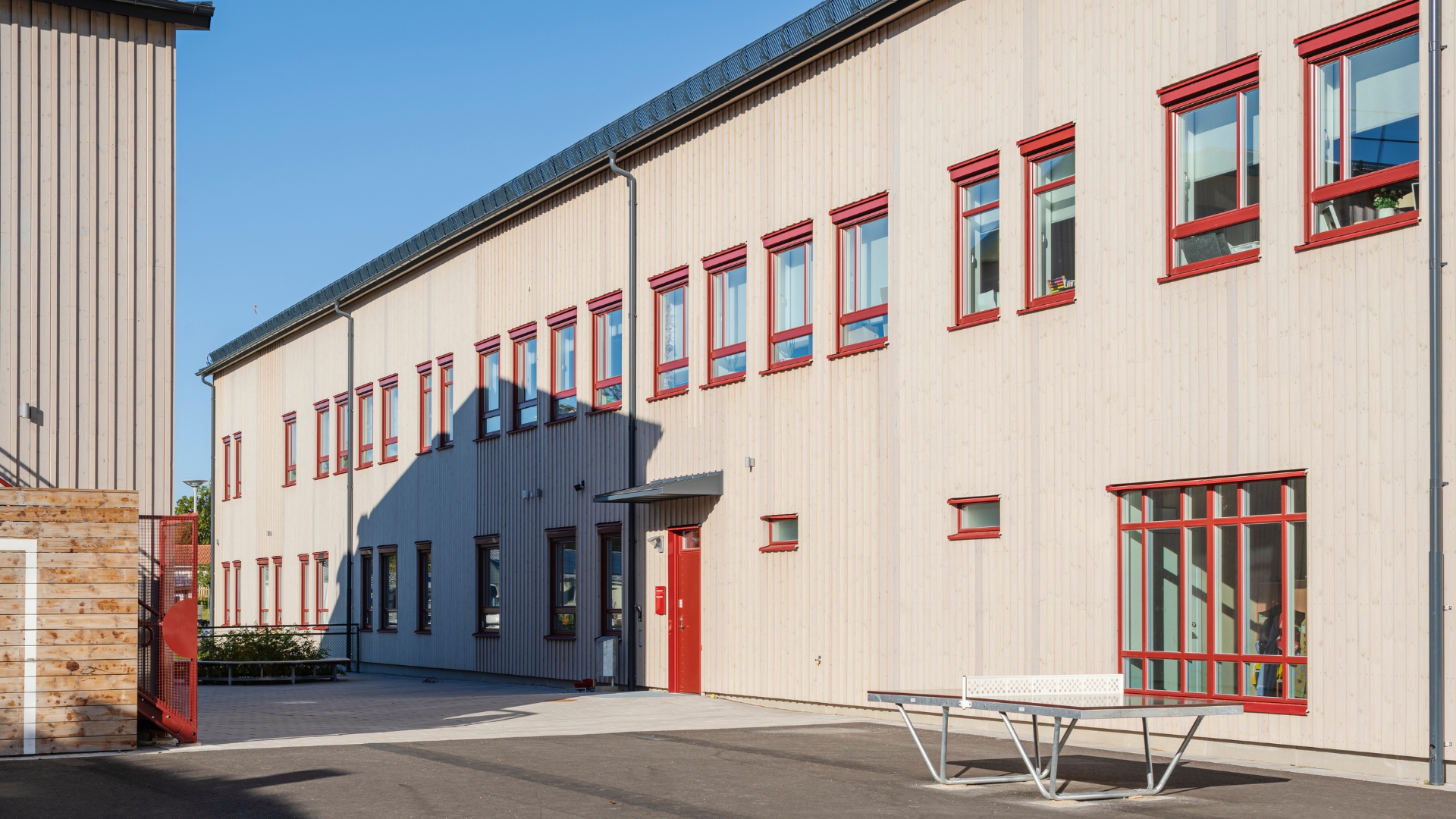 Fasad med panel av ThermoWood med Premiumolja Patinagrå