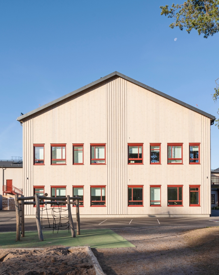 Fasad med panel av ThermoWood med Premiumolja Patinagrå