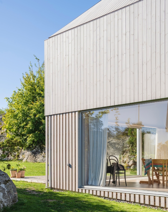 Fasad och tak med panel av ThermoWood med Premiumolja Patinagrå