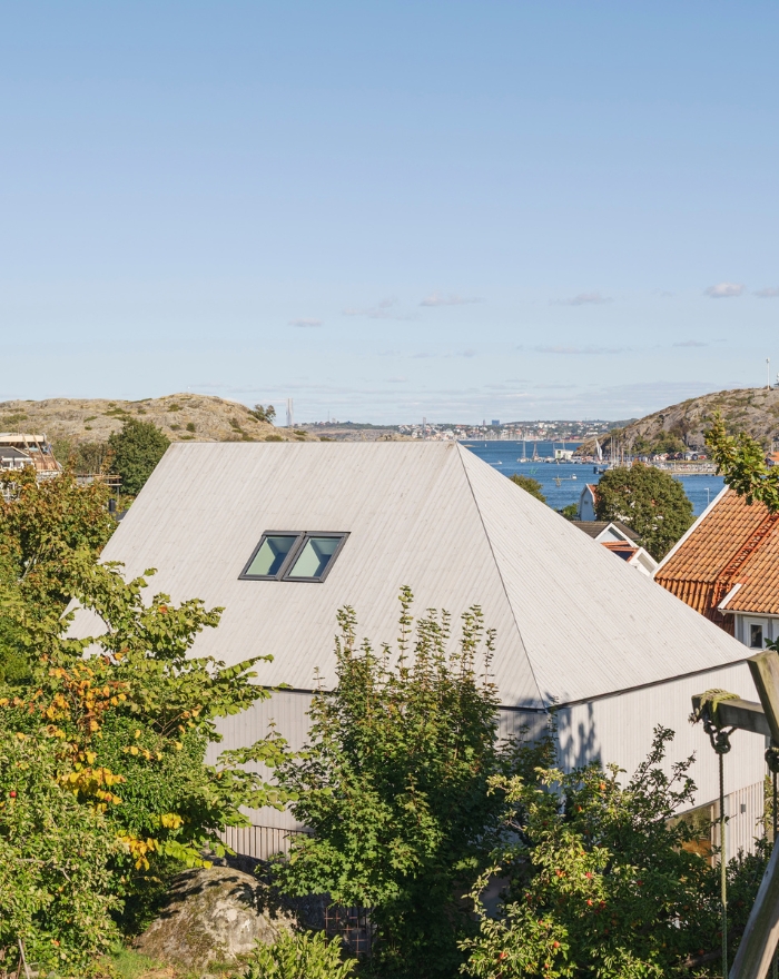 Tak och fasad med panel av ThermoWood med Premiumolja Patinagrå