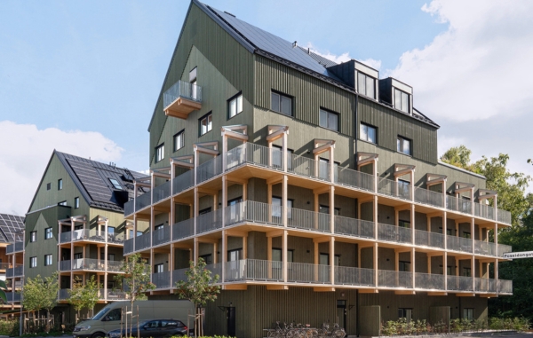 Grönt flervåningshus av ThermoWood