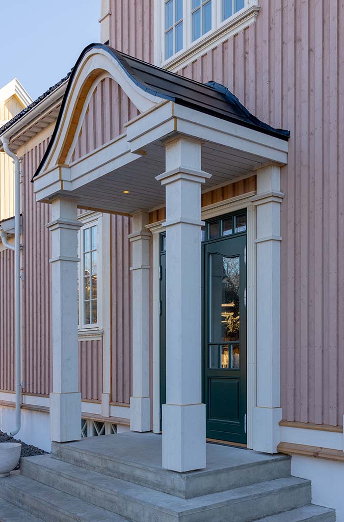 Huset måtte ha ny kledning, og lettelsen var stor da paret oppdaget at kledningen kom "ferdig" malt.