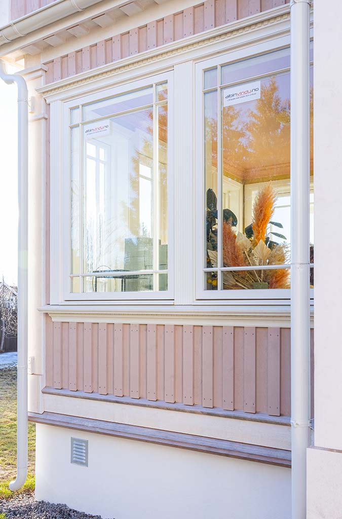 Kine ønsket seg et rosa hus og endte med fargen Mellomrosa