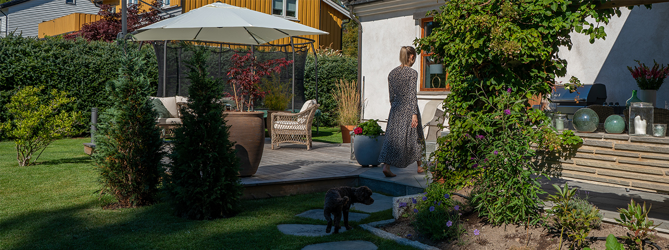Drømmeterrasse som kombinerer termofuru og skifer.