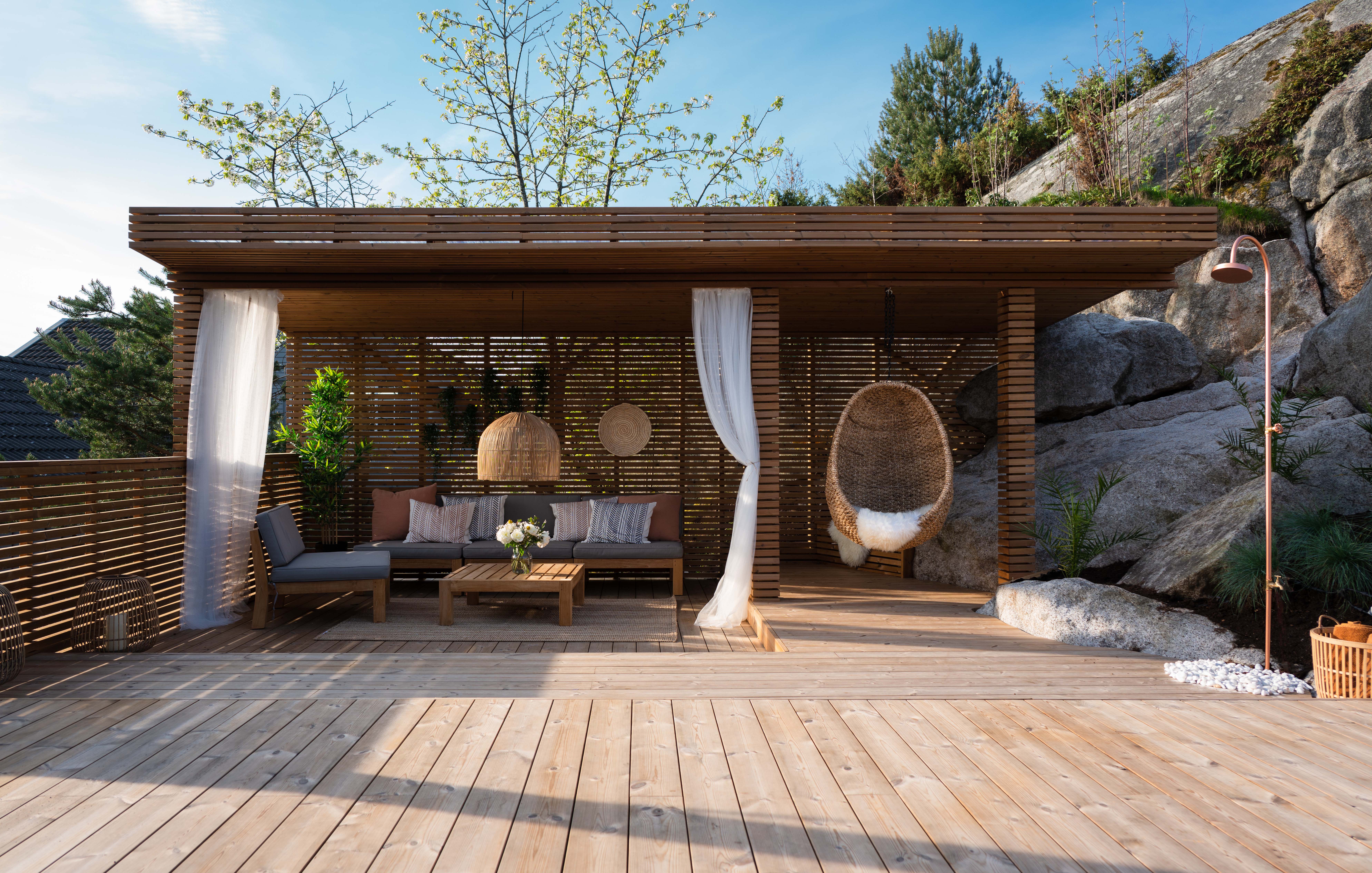 Terrasse med bambusmøbler